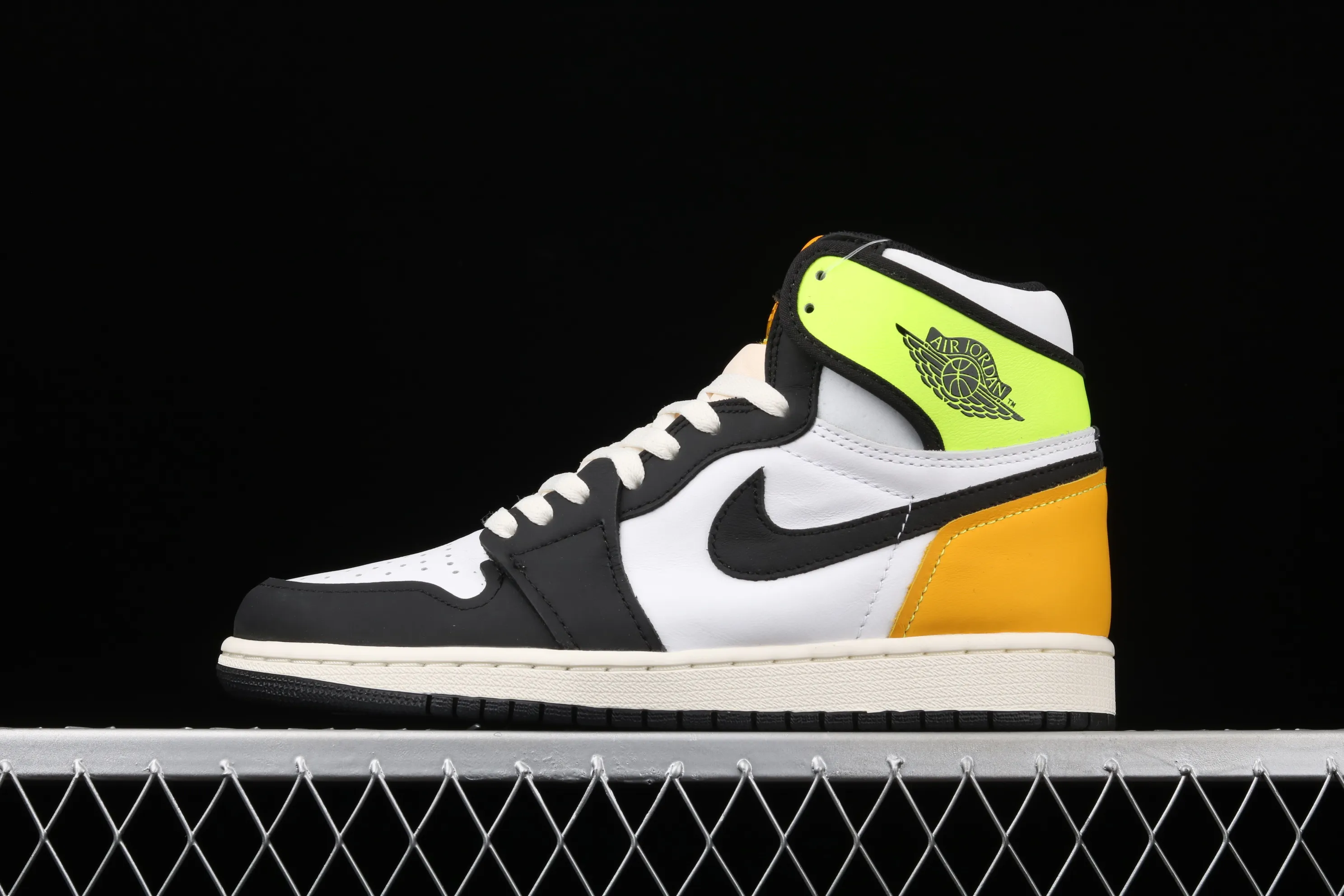 All categories Air Jordan Jordan series basketball shoes Air Jordan 1 High Air Jordan 1 Retro High OG AJ1 Joe 1 fluorescent yellow toe 555088-118